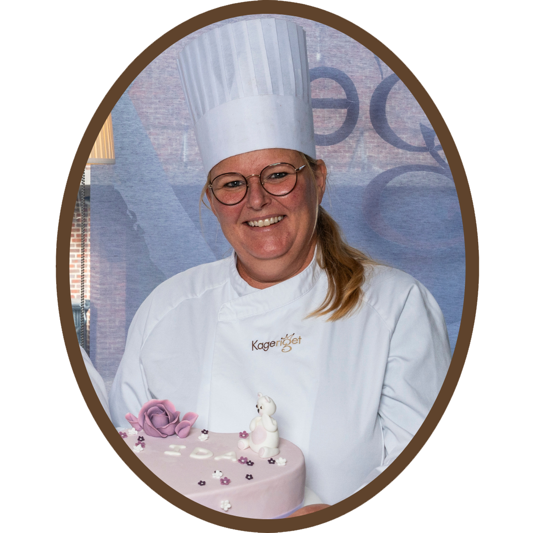 Kirsten bager ved Kageriget Kirsten bager ved kageriget