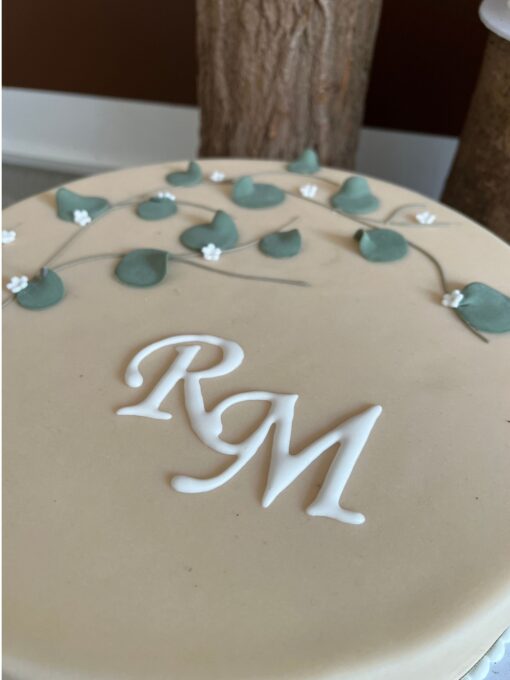 Bryllupskage natur med monogram